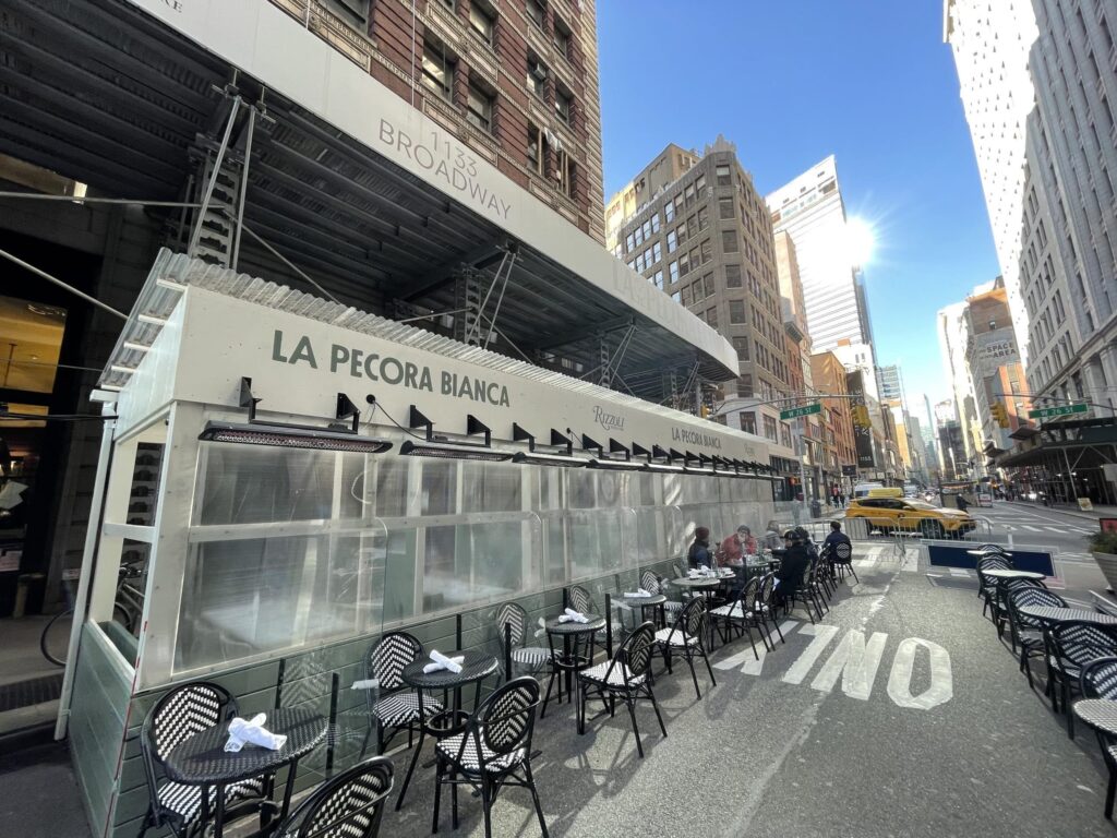 New York restaurant with outdoor dining